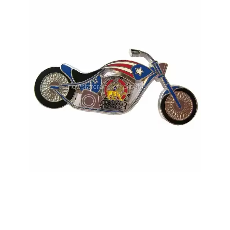 Chopper motorcycle pin with red and white stripes, blue details, a white star and detailed wheels on a white background, with the original photo watermark retained.